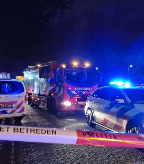 Persoon gewond naar ziekenhuis na incident in woning net buiten centrum van Hengelo