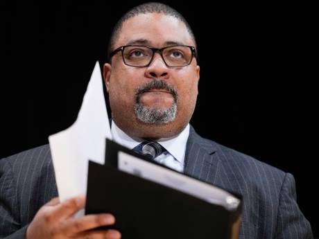 Qui est Alvin Bragg, le procureur progressiste de New York qui a inculpé Donald Trump?