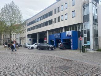 Opnieuw koppen lopen in centrum Gent, drie parkings tjokvol