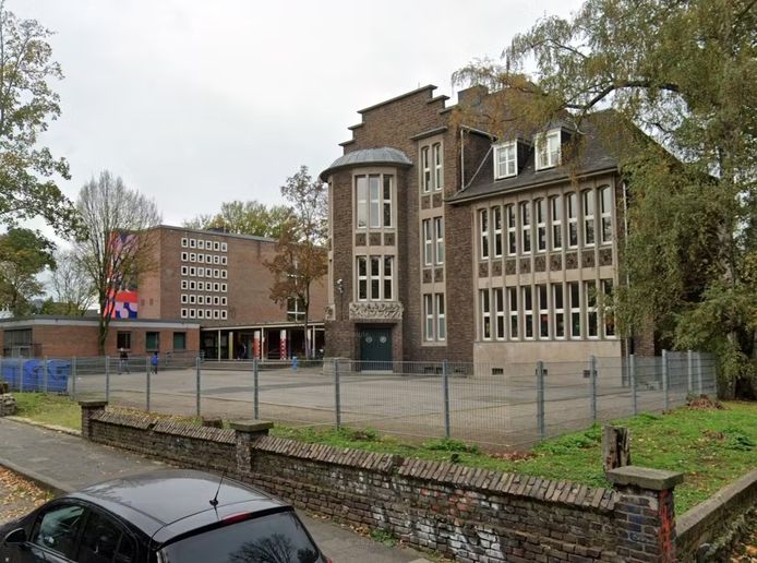 De school in Neuss waar enkele leerlingen de sharia wilden invoeren.