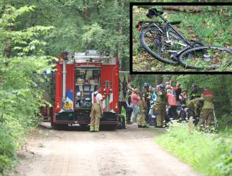 Traumahelikopter naar Hellendoorn voor bizar ongeval: spatbord zit vast in been van gevallen fietser