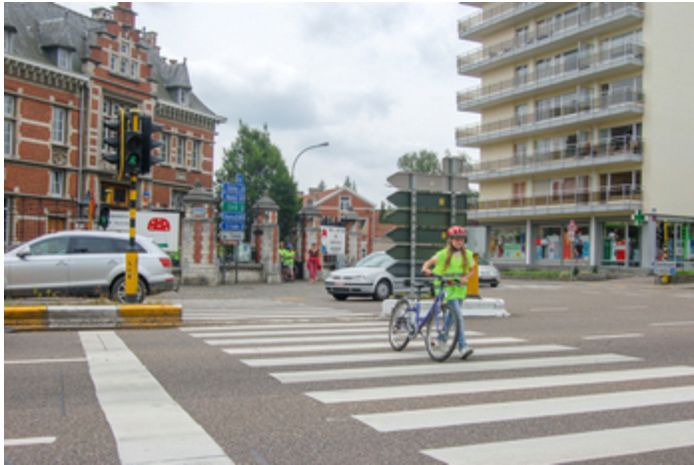 Meer dan 700 leerlingen van de basisscholen in Tienen en Hoegaarden leggen een voetgangers- of fietsexamen af in het centrum van Tienen.