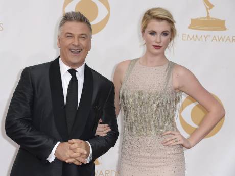 Dochter Alec Baldwin boos op journalisten na schietincident: ‘Neem nooit meer contact met me op’