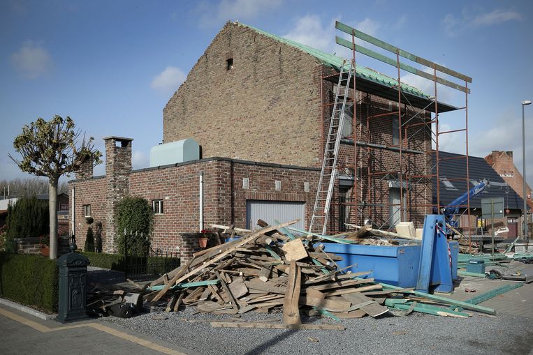 Dak Dat Ging Waaien Na Storm Meteen Hersteld Bilzen In De Buurt Hln