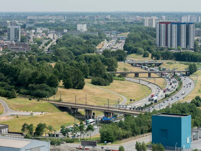 Weyts bevestigt gaten van 150 meter in overkapping Antwerpse Ring