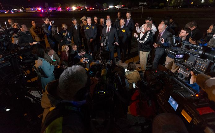 De burgemeester van Austin, Steve Adler, sprak de media toe na de dood van de verdachte.