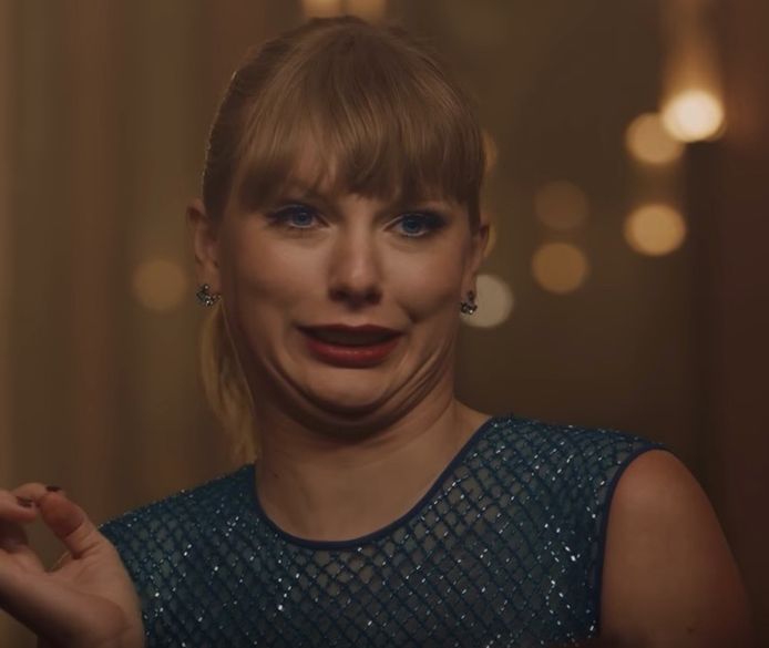 Taylor Swift in haar videoclip voor 'Delicate'
