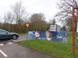 Het doek dat recent is opgehangen aan het begin van de Kraakselaan in Doesburg. Het zou niet veilig zijn.