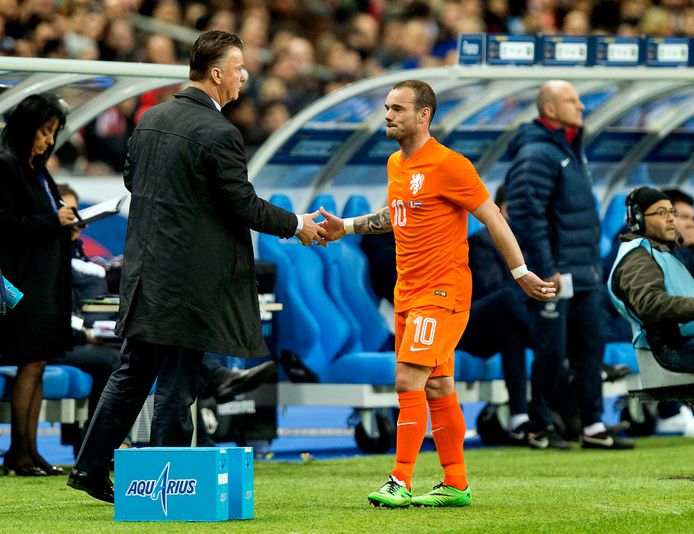 Bondscoach Louis van Gaal  en Wesley Sneijder.