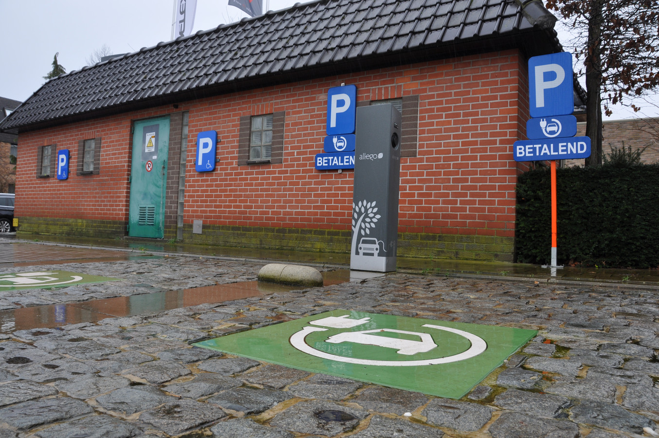 Hoeveel laadpalen zijn er in België en wat kost een laadbeurt? Foto