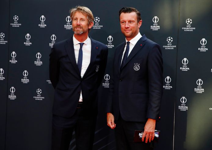 Edwin van der Sar en Menno Geelen van Ajax bij de loting in Istanboel.