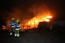 Chalets in brand op camping Maaszicht in Kerkdriel.