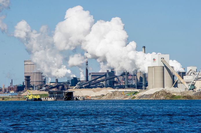 De hoogovens van Tata Steel  te IJmuiden. Het bedrijf is  vrijgesteld van energiebelasting