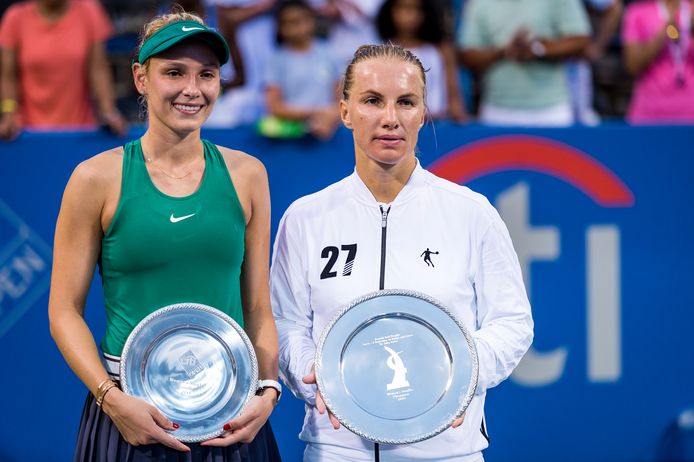 Kuznetsova (rechts) won van Vekic (links).