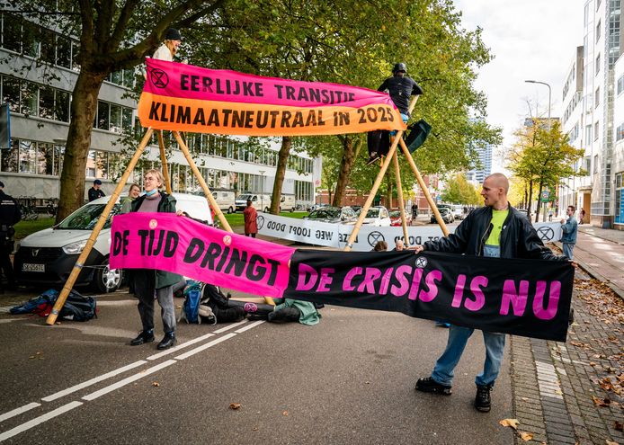 Activisten van Extinction Rebellion demonstreren tegen het klimaatbeleid.