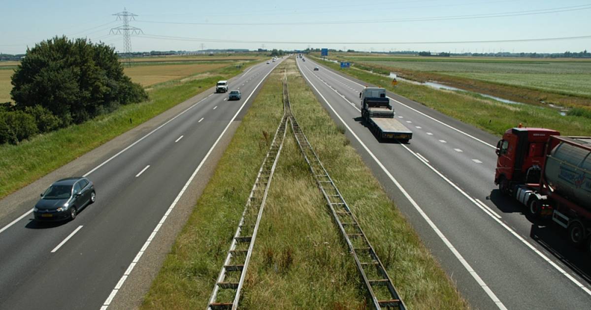 Lange file op de A58 door ongeval bij Heinkenszand.
