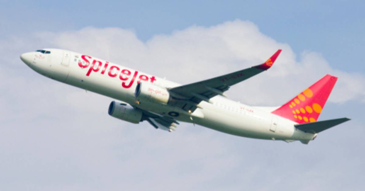 Passenger Trapped in Airplane Toilet: SpiceJet Incident Sparks Social Media Reaction