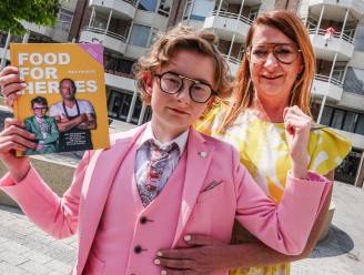 Max (12) kan zich letterlijk dood eten en brengt nu kookboek uit met sterrenchefs als Peter Goossens: “Onze koelkast en diepvriezer zitten op slot”