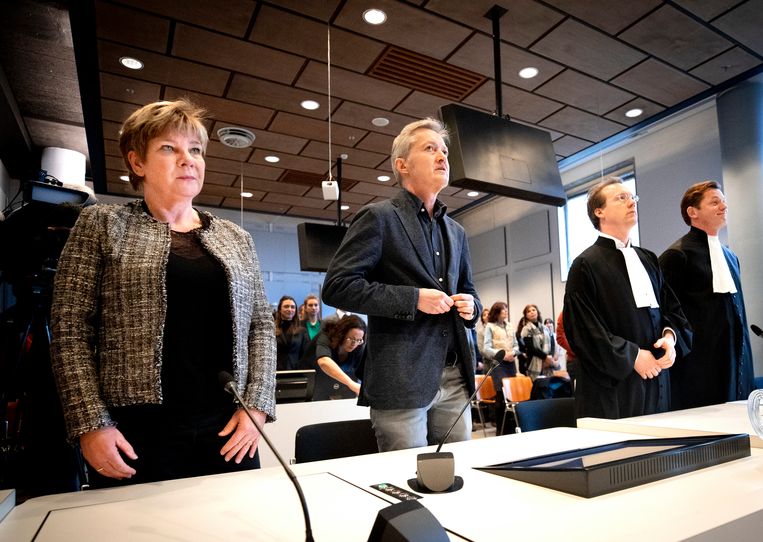 Kitty Jong (FNV), auteur Maxim Februari en advocaat Anton Ekker bij de rechtszaak tegen SyRI. Beeld Remko de Waal/ANP