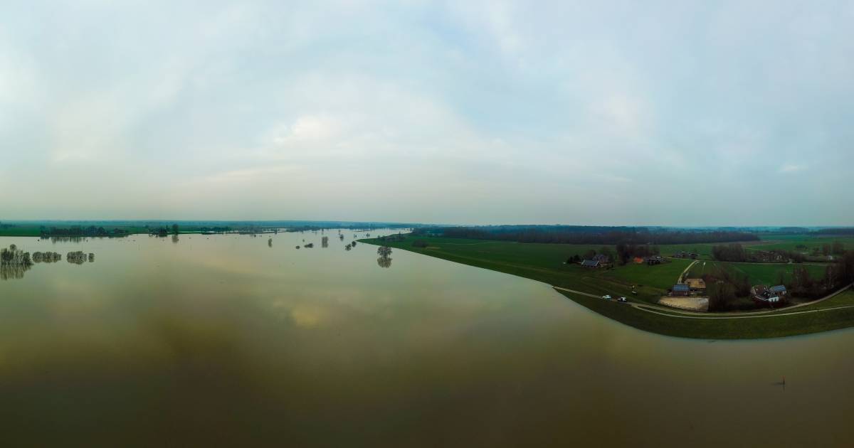 Rivier bij Herxen smal, net als de ruimte naast de tichelgaten