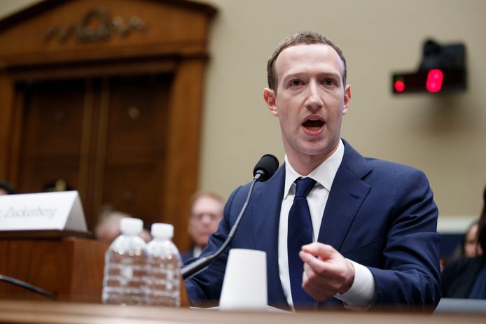 Mark Zuckerberg  wordt aan de tand gevoeld in een Amerikaanse senaatscommissie.