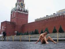 Un Russe cloue ses organes génitaux sur la Place Rouge