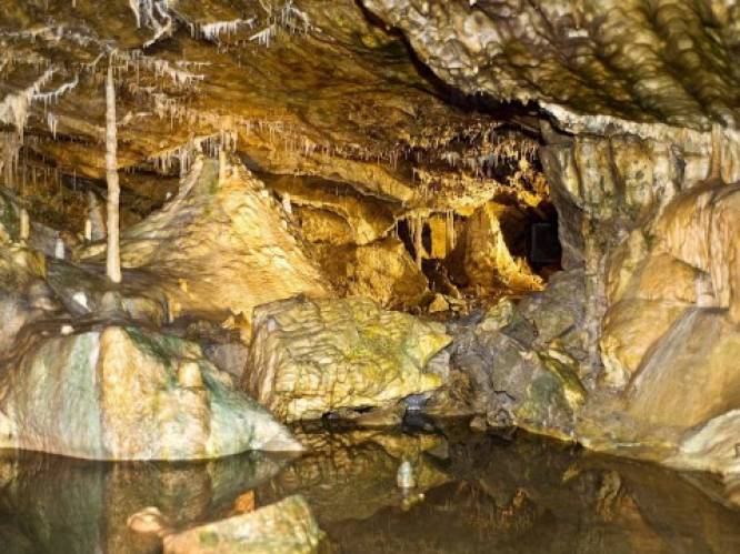 Vlaming bevrijd die urenlang vastzat in 75 meter diepe grot