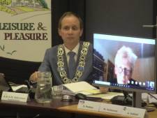 In coronatijd is alles anders, ook in de gemeenteraad van Valkenswaard is dat wennen: ‘Ben ik dan nu hoorbaar?’