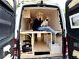 Amber (22) verkocht haar huis en trekt straks in zelfgebouwde camper door Europa