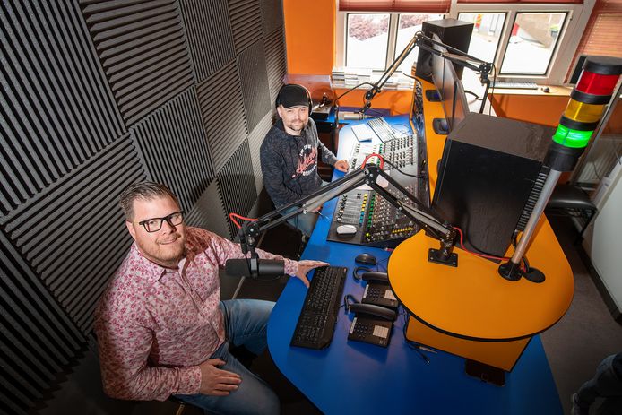 Valouwe Media Stichting is sinds 15 april de nieuwe lokale omroep van Apeldoorn, maar veel inhoudelijke programma’s zijn er nog niet te horen of te zien.