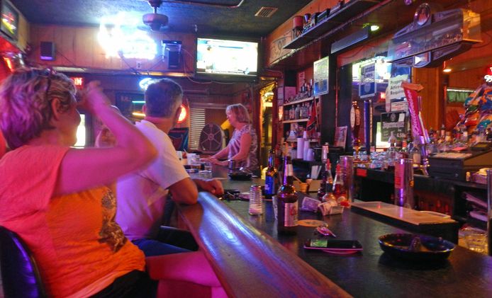 De consumptie van alcohol ter plaatse in een café is met onmiddellijke ingang verboden in Florida.