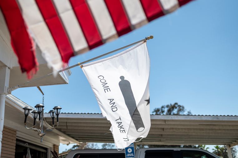 Nog altijd populair in Texas sinds de Texas Revolutie in 1835, zo ook in Boca Chica: de 'Kom maar halen (als je durft)'-vlag. Beeld Sergio Flores