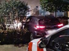 Bizarre achtervolging: man scheurt in gestolen auto tegen verkeer in over A27