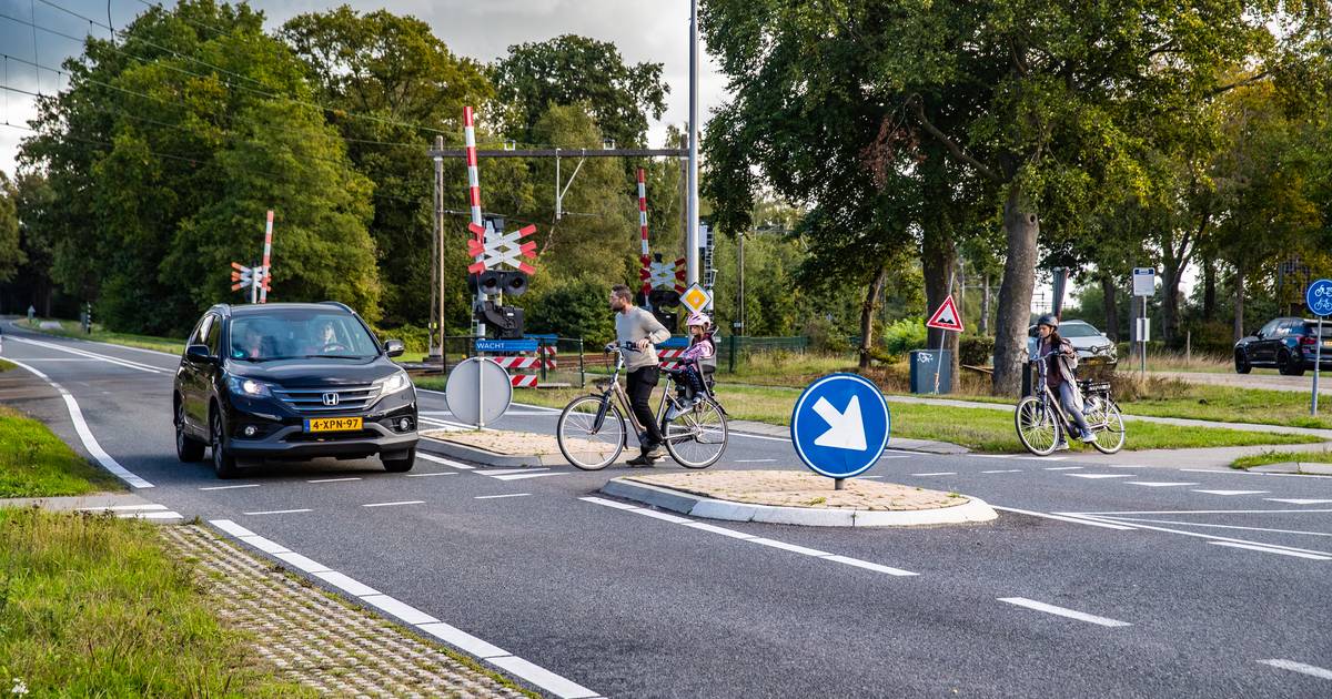 Zeven jaar en meerdere ongelukken verder wordt beruchte kruising Holterweg eindelijk aangepakt: ‘Triest’.