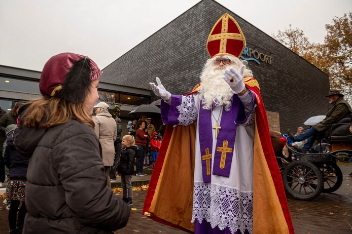 De intocht van Sinterklaas in Ulicoten in 2022. Vorig jaar liepen er nog ‘verdwaalde zwarte pieten’ rond.