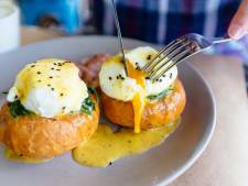 Met een draaikolk of boterhamzakje? Zo maak je een perfect gepocheerd ei