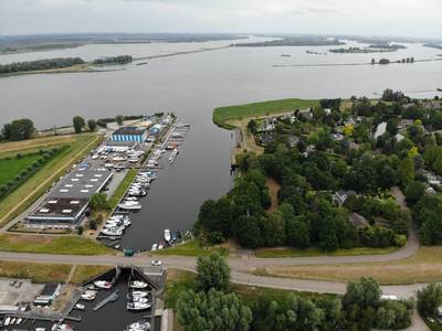 Asielboot kan naar overkant haven Lage Zwaluwe: optie Drimmelen blijft open