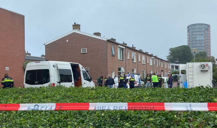 Nadat de doodgeschoten Roshentlie Rosaria werd gevonden, sloot de politie de omgeving af voor onderzoek.