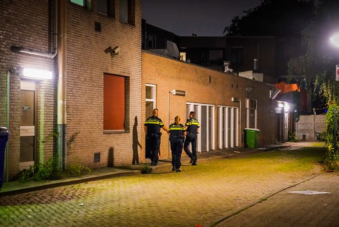 De dader nam de benen, maar werd in Strijp aangehouden. Later op de avond arresteerde de politie een tweede verdachte.