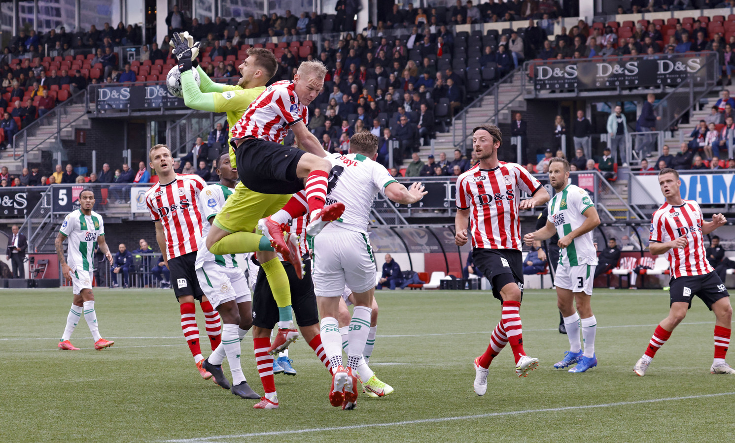 Tom Beugelsdijk in actie tegen FC Groningen.