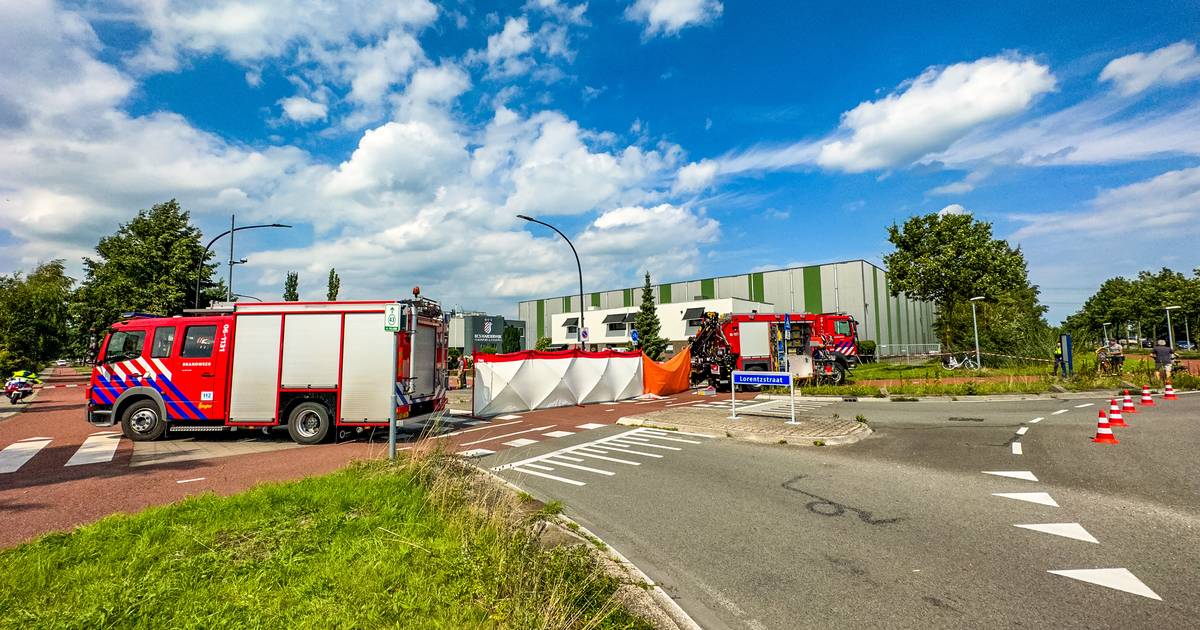 Fietsster uit Tilburg overleden na aanrijding met vrachtwagen in Harderwijk.