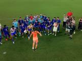 Amerikaanse voetballer onthult geslacht van baby op veld