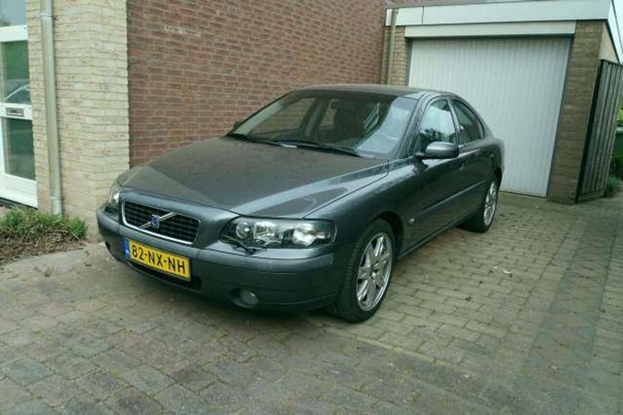 De Volvo S60 van het tv-programma Blik op de Weg.