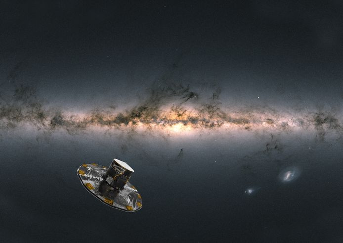 Artist impression van ESA's Gaia-satelliet die de Melkweg observeert. De achtergrondafbeelding van de hemel is samengesteld uit gegevens van meer dan 1,8 miljard sterren. Het toont de totale helderheid en kleur van sterren waargenomen door Gaia (Gaia EDR3 data van December 2020).