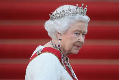 Ondanks doktersadvies en mobiliteitsproblemen: Queen Elizabeth rijdt weer paard