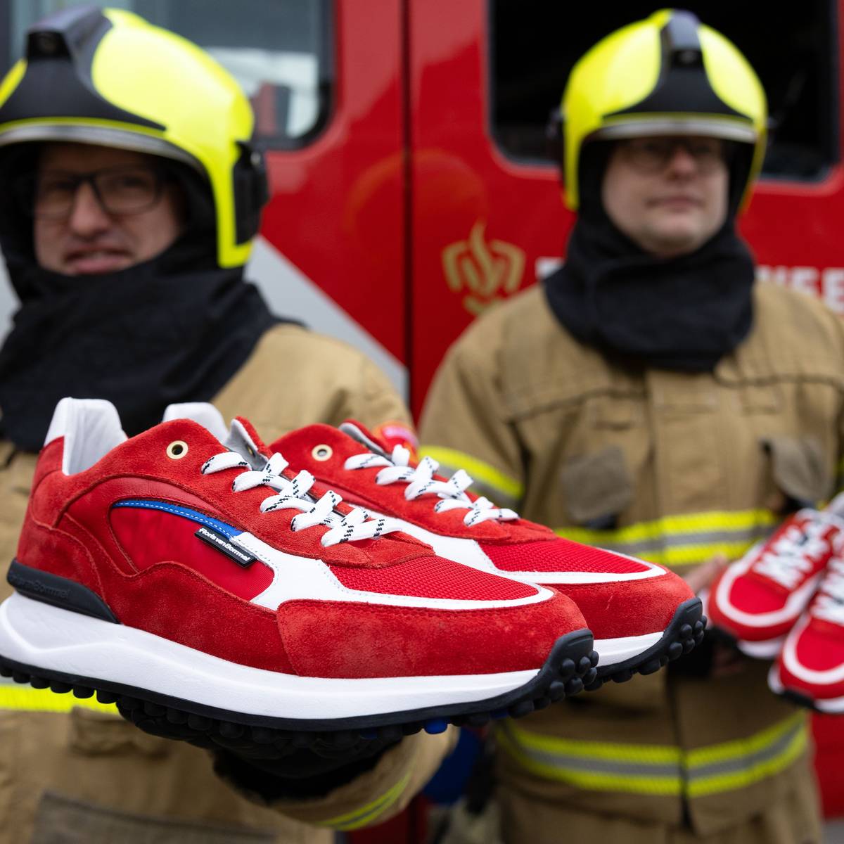 Van Bommel maakt brandweersneaker Heel de winkel in vuur en vlam voor prototype Tilburg ed