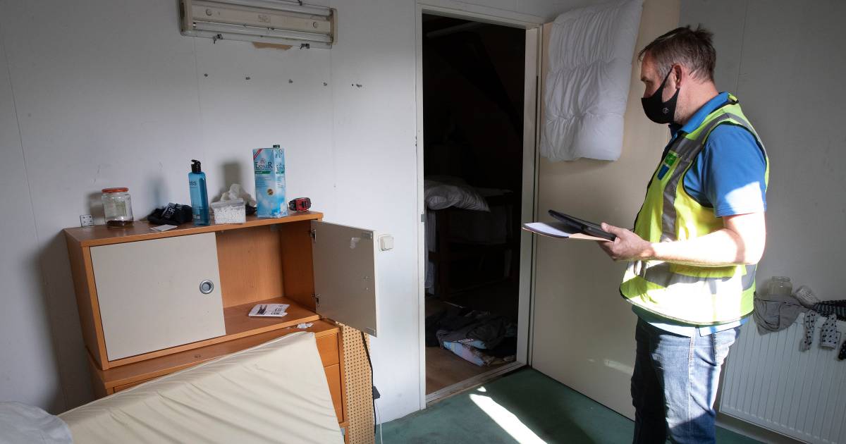 Arbeidsmigranten in Gendringen zijn door eigenaar op straat gezet, die ontkent: 'Ze schrokken van de