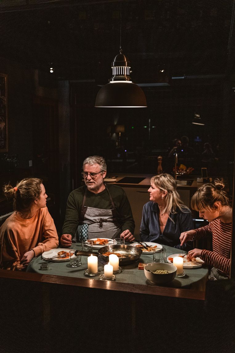 Repetitiebeeld van het gezin Peeters-Miller als de familie Demeester. Beeld Michiel Devijver