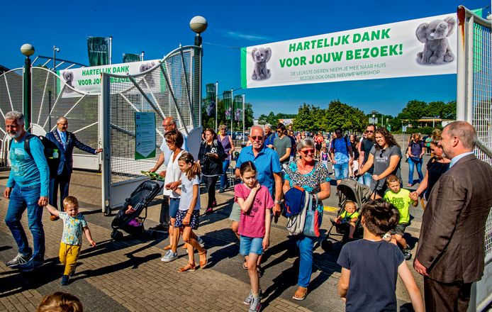 Na de eerste lockdown in het voorjaar van 2020 openden burgemeester Aboutaleb en directeur Erik Zevenbergen weer de deuren voor het publiek. Helaas maar voor even, want nieuwe tijdelijke sluitingen volgden.