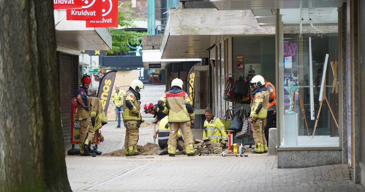 Sawed-through gas pipeline in the center of Zwolle has been closed: streets, shops and homes evacuated for hours  Zwolle